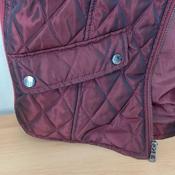 Shiny burgundy vest - Picture 2 of 6